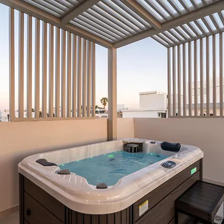 Elysian Beachfront Luxury With Jacuzzi - Sea & View - Adults Only 公寓 科斯镇