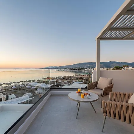 公寓 Elysian Beachfront Luxury With Jacuzzi - Sea & View - Adults Only
