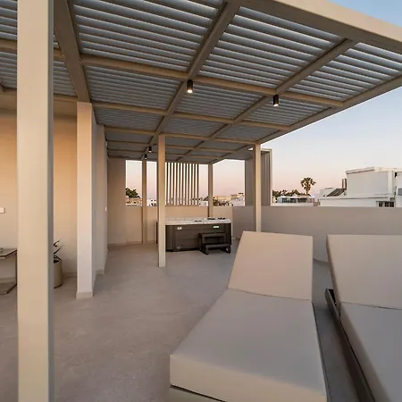 公寓 Elysian Beachfront Luxury With Jacuzzi - Sea & View - Adults Only