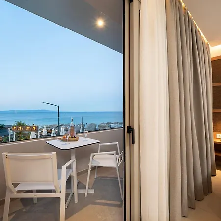 Elysian Beachfront Luxury With Jacuzzi - Sea & View - Adults Only 公寓