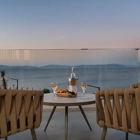 Elysian Beachfront Luxury With Jacuzzi - Sea & View - Adults Only 公寓 *