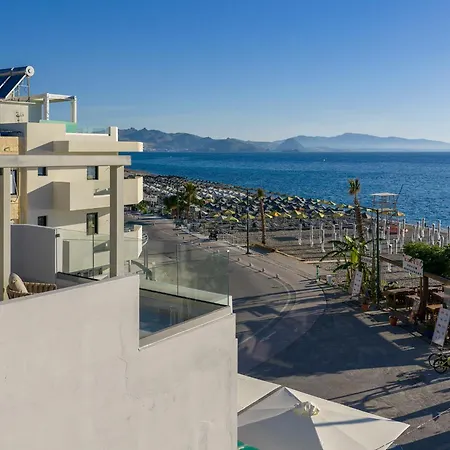 Elysian Beachfront Luxury With Jacuzzi - Sea & View - Adults Only 科斯镇